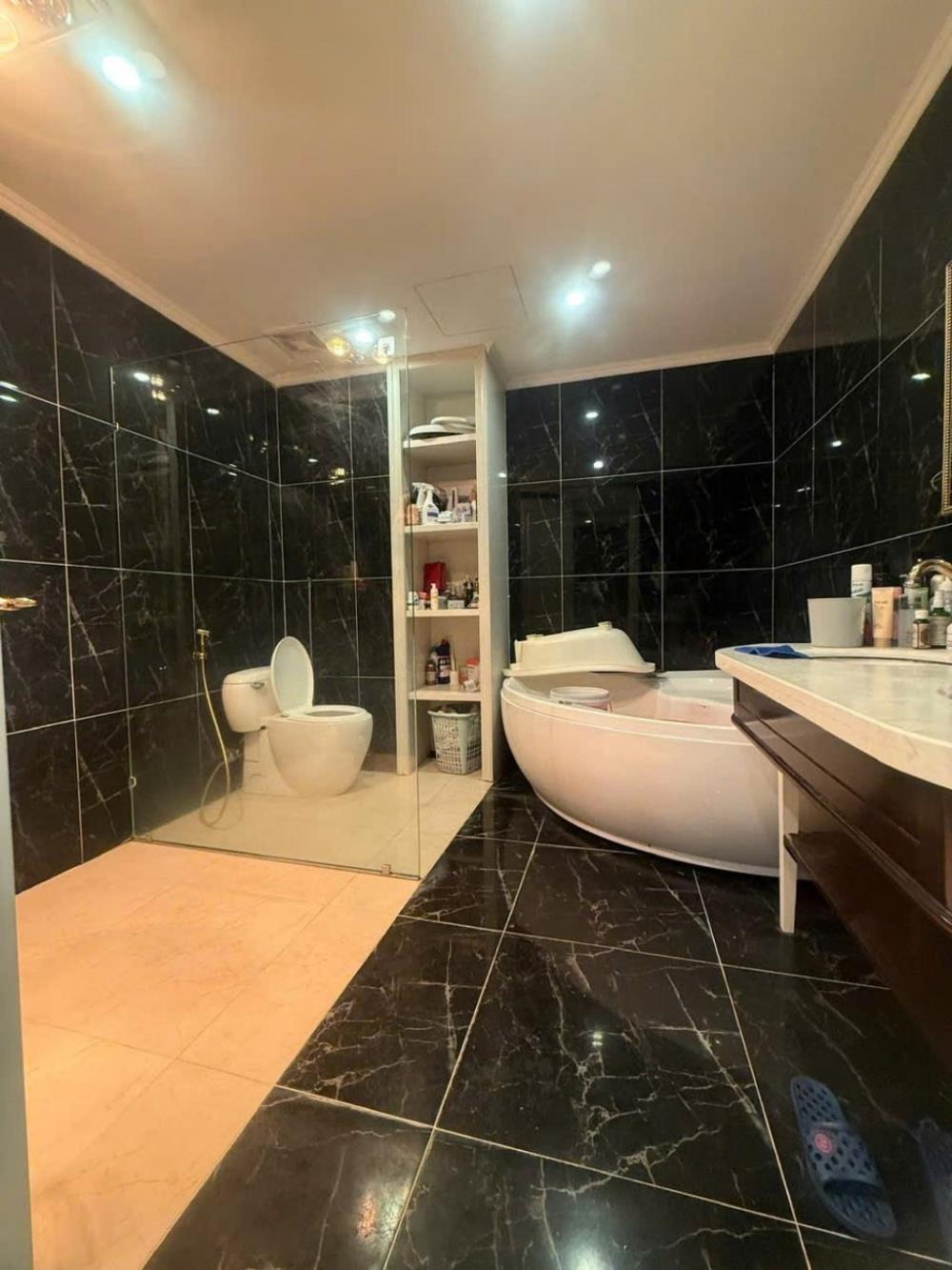 Bán Chung Cư Mặt Phố Thái Hà: 171m2, 4PN, Full Nội Thất, Vị Trí Kim Cương