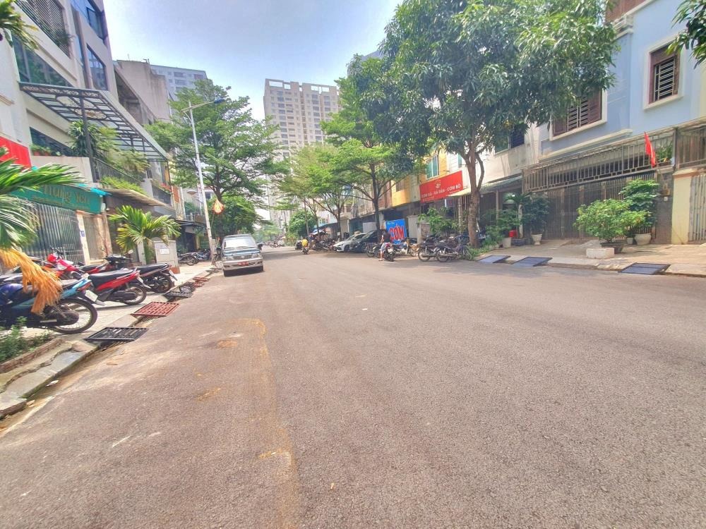 Khu Đô Thị Văn Khê: Nhà Mặt Đường 17m, 5 Tầng, Kinh Doanh Sầm Uất - Giá Tốt