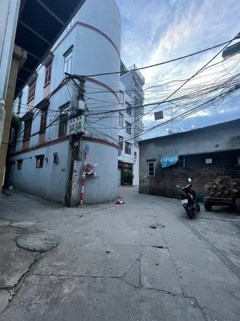 Bán nhà 3 tầng - Lô góc - Đàm Quang Trung - 105m² - Mặt tiền 7.2m - Giá 19.4 tỷ