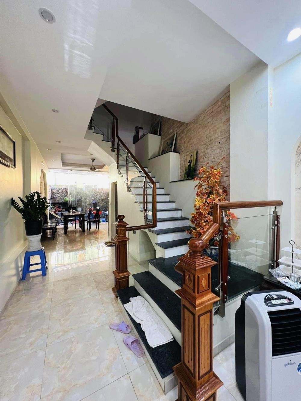 Bán Nhà Đẹp, Giá Tốt - 42m2 x 5T, Linh Đàm - 5.35 Tỷ