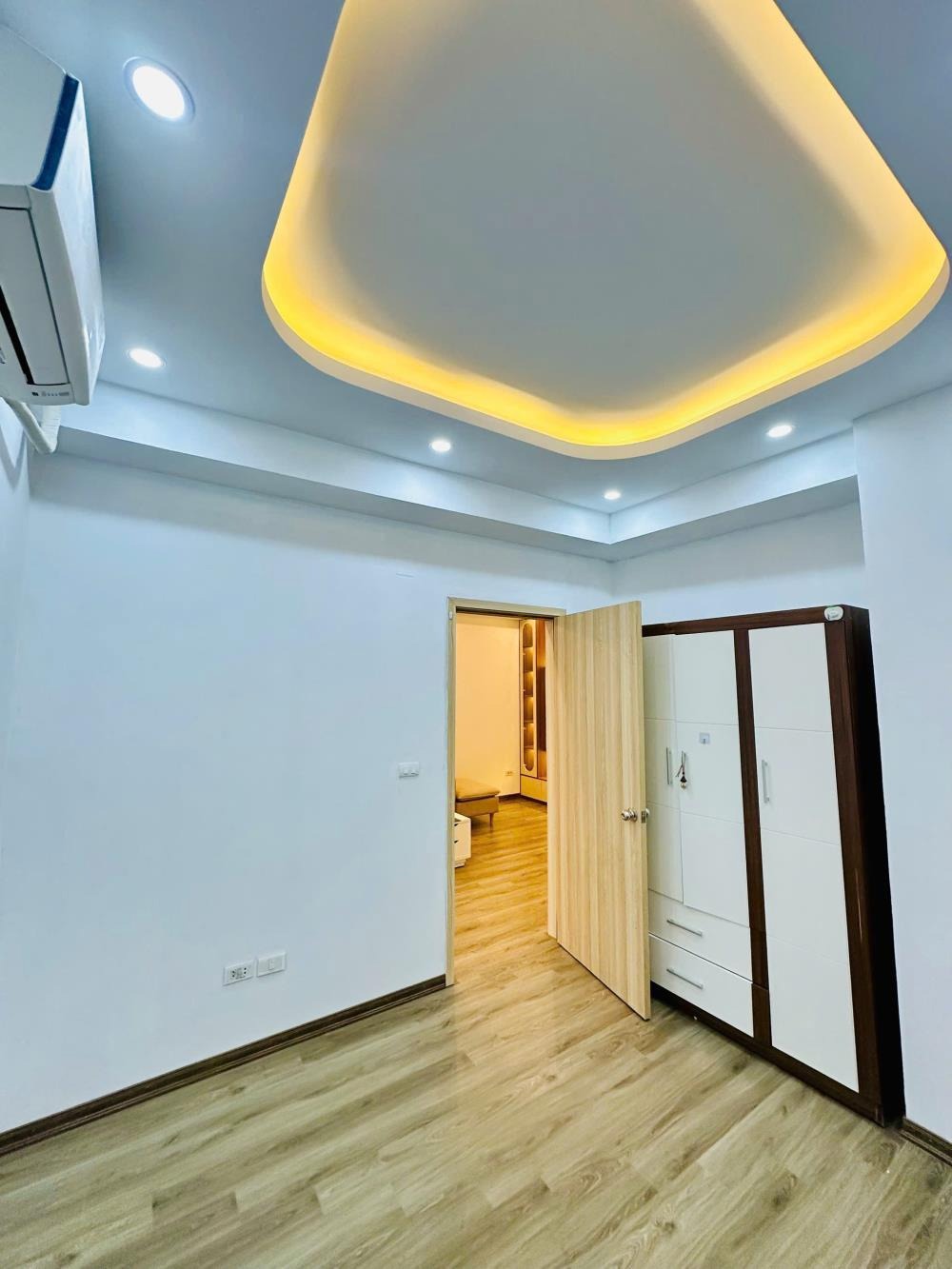 Bán Căn Hộ Tầng 7 Thanh Hà: Nội Thất Đầy Đủ, Tiện Nghi Hiện Đại