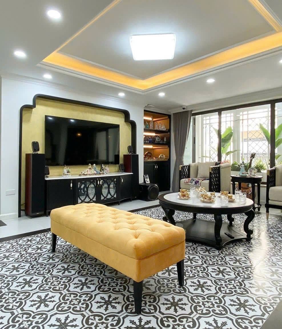 Bán nhà Tây Hồ: 5 tầng, Mặt tiền 9m, Giá 35 tỷ - Vị trí đẹp, Pháp lý rõ ràng