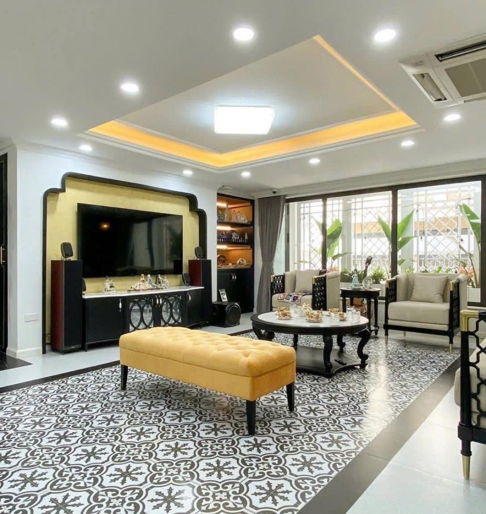 Bán nhà Tây Hồ: 5 tầng, Mặt tiền 9m, Giá 35 tỷ - Vị trí đẹp, Pháp lý rõ ràng