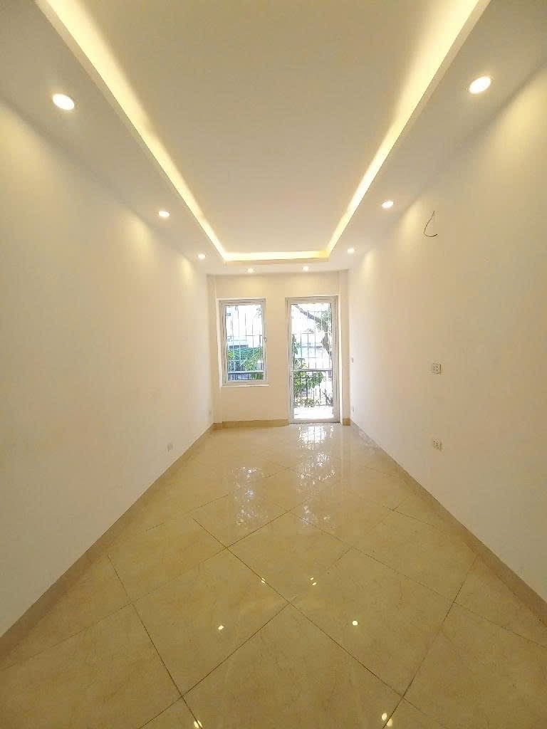 Bán Gấp Nhà Mặt Phố Nghi Tàm - 6 Tầng, Thang Máy, Hồ Tây