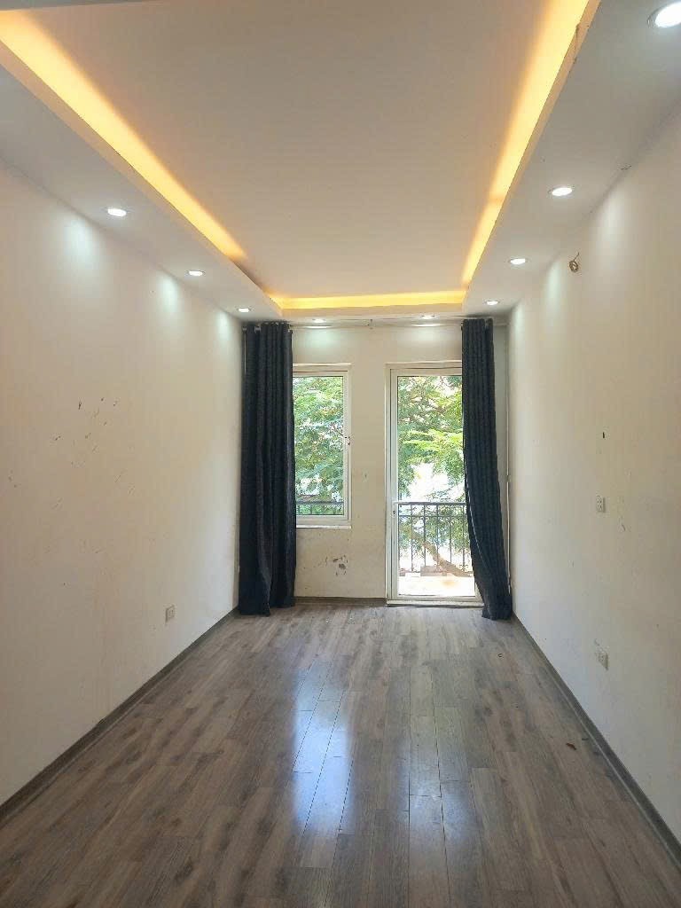 Bán Gấp Nhà Mặt Phố Nghi Tàm - 6 Tầng, Thang Máy, Hồ Tây