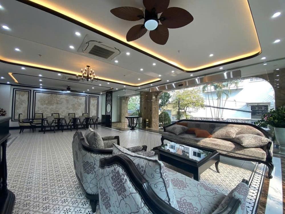 Bán Building Phố Trần Thái Tông, 200m2, Lô Góc Hiếm, Giá Tốt