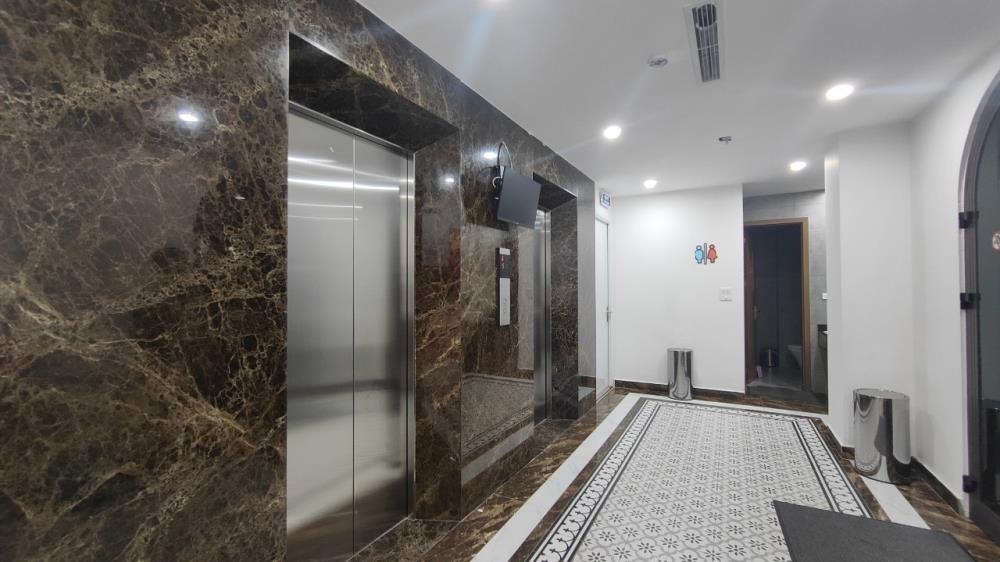Bán Building Phố Trần Thái Tông, 200m2, Lô Góc Hiếm, Giá Tốt