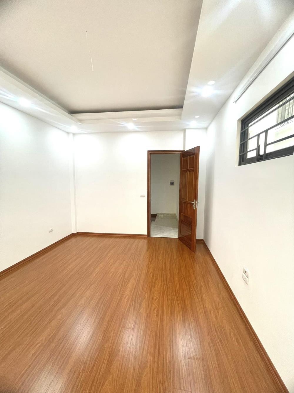 Bán nhà Kim Giang 42m2, 5 tầng, Giá 5.68 Tỷ - Vị Trí Đẹp, Pháp Lý Chuẩn