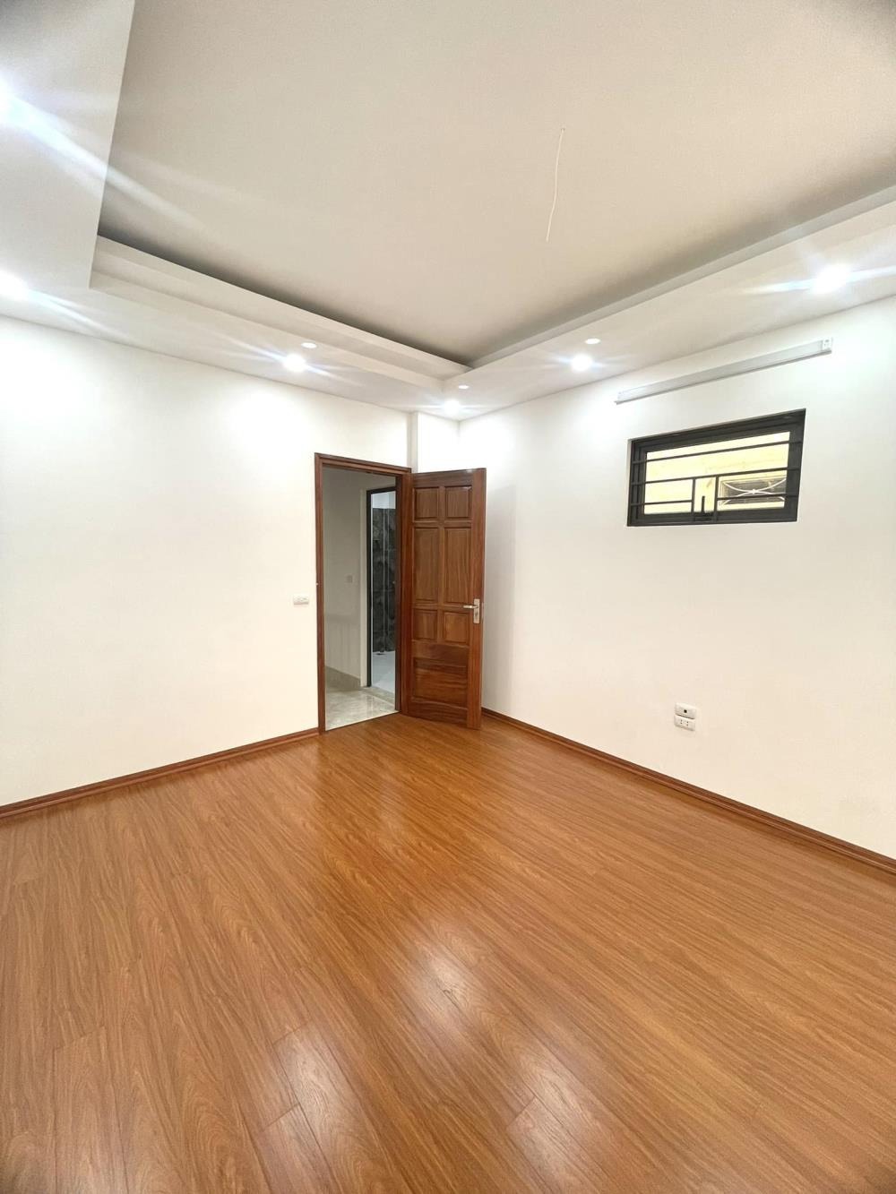 Bán nhà Kim Giang 42m2, 5 tầng, Giá 5.68 Tỷ - Vị Trí Đẹp, Pháp Lý Chuẩn