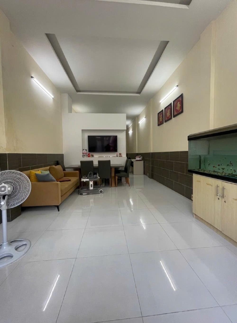 Bán Nhà Tân Phú - 70m2, 3 Tầng, Hẻm 8m Thông - Giá 7.6 Tỷ