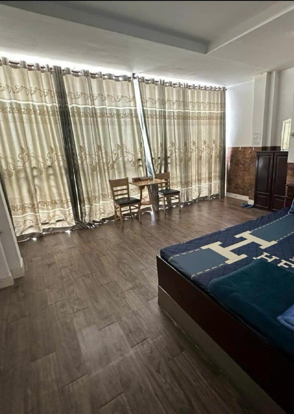Bán Nhà Tân Phú - 70m2, 3 Tầng, Hẻm 8m Thông - Giá 7.6 Tỷ
