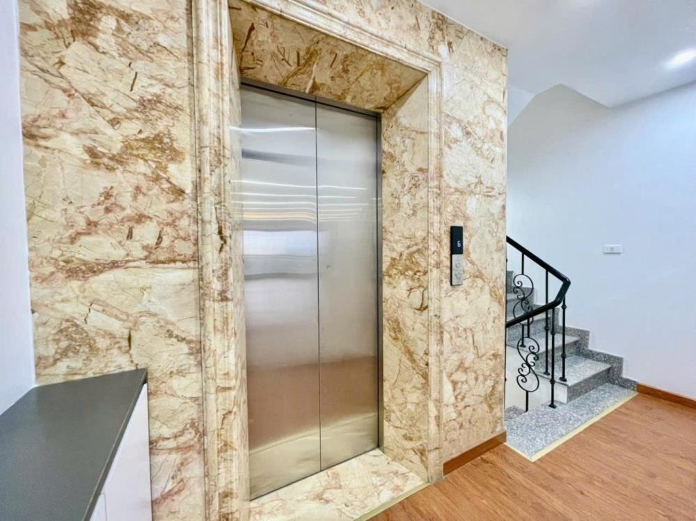 Bán nhà Bắc Từ Liêm 6 Tầng Thang Máy, 60m2, Giá 16 tỷ - View Đẹp, Ô Tô Tránh