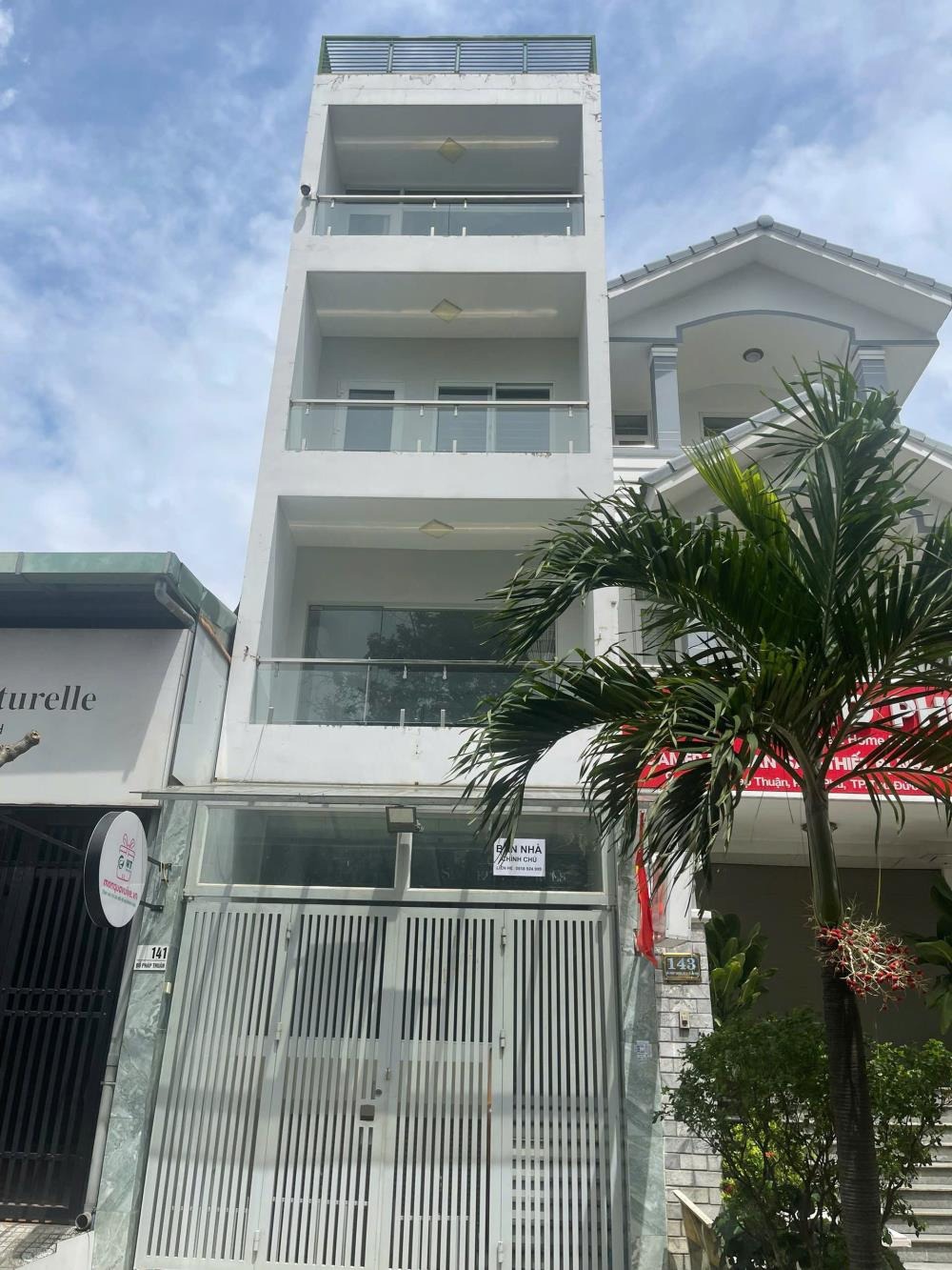 Bán nhà đẹp, vị trí đắc địa, công viên Quận 2 - 21 tỷ