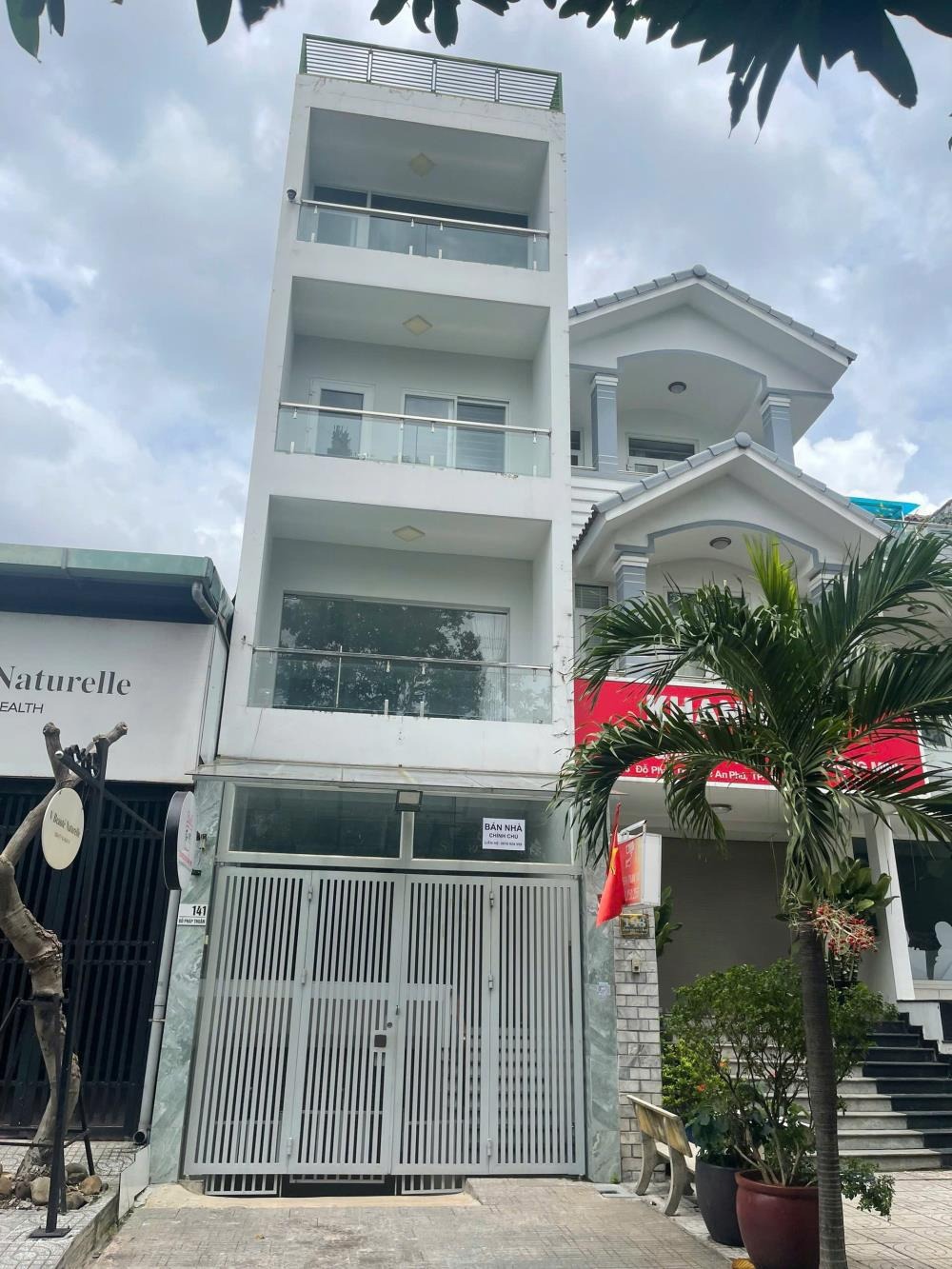 Bán nhà đẹp, vị trí đắc địa, công viên Quận 2 - 21 tỷ