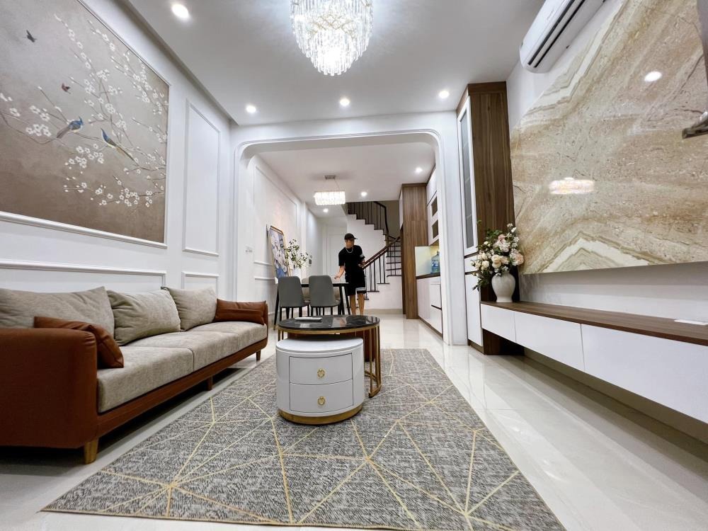 Bán nhà Hoàng Liệt 47m2 x 5 tầng, giá 5.2 tỷ - Vị trí đẹp, ô tô vào cửa