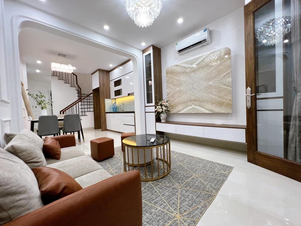 Bán nhà Hoàng Liệt 47m2 x 5 tầng, giá 5.2 tỷ - Vị trí đẹp, ô tô vào cửa