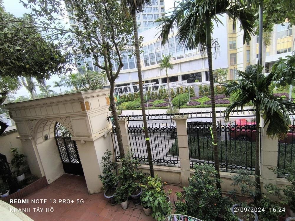 Bán Biệt Thự Vườn Đào Tây Hồ - 5 Tầng, 289m², Mặt Tiền 18m, Lô Góc