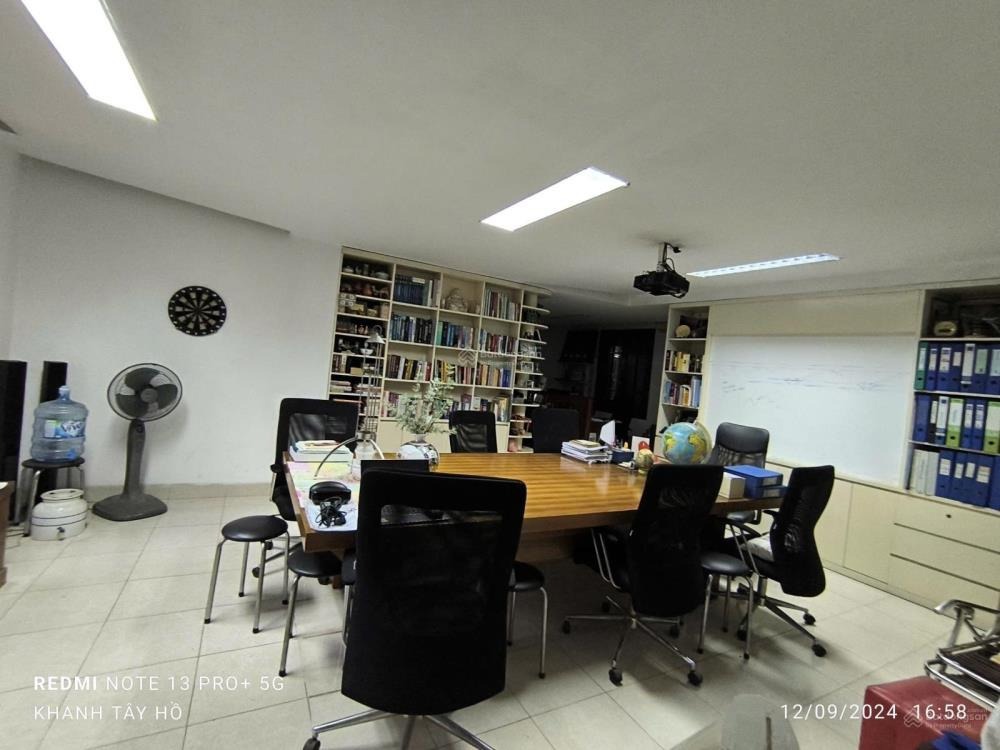 Bán Biệt Thự Vườn Đào Tây Hồ - 5 Tầng, 289m², Mặt Tiền 18m, Lô Góc