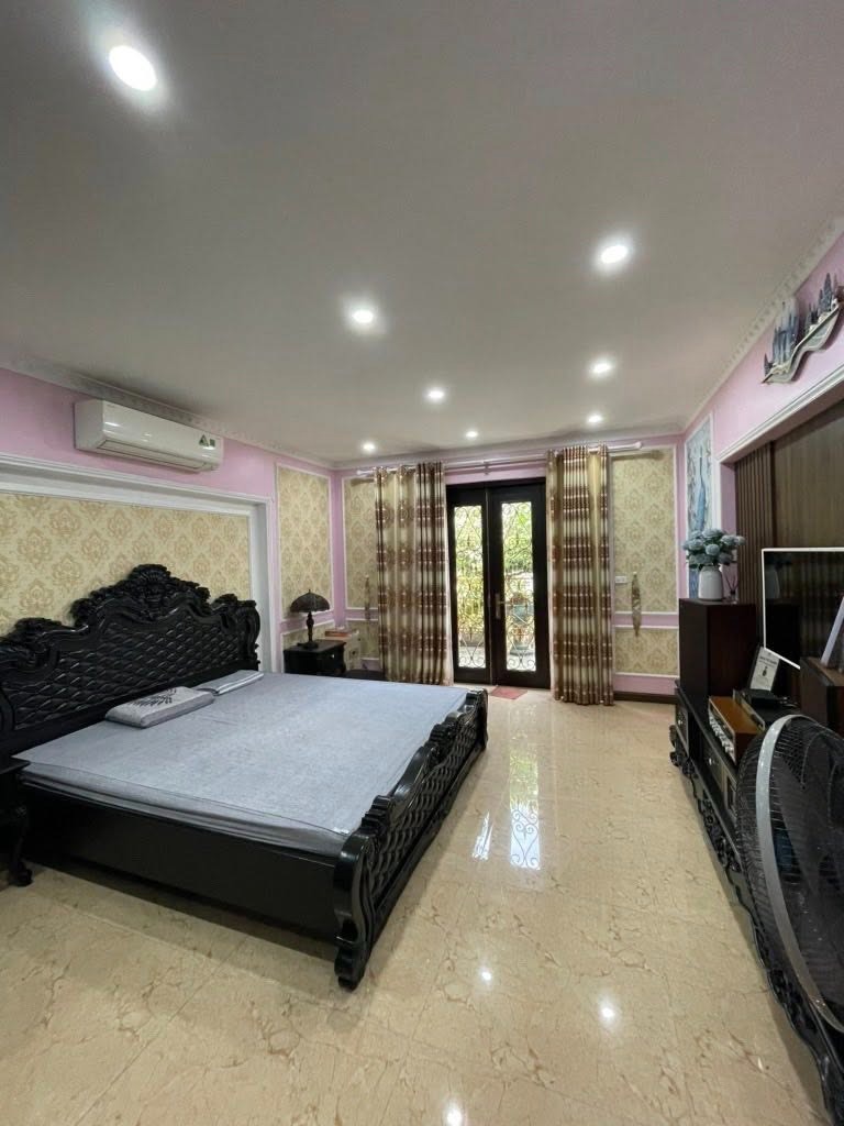 Bán nhà Quan Hoa, 55m2 - Mặt tiền 4m, Ô tô đỗ cửa, Giá Tốt