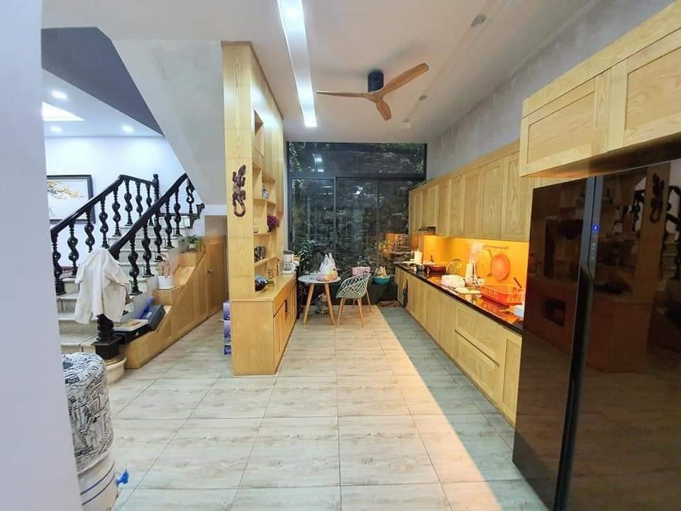 Bán nhà Hoàng Liệt 45m2, 5 tầng, 5.85 tỷ - Vị trí đẹp, gần hồ, ô tô gần nhà