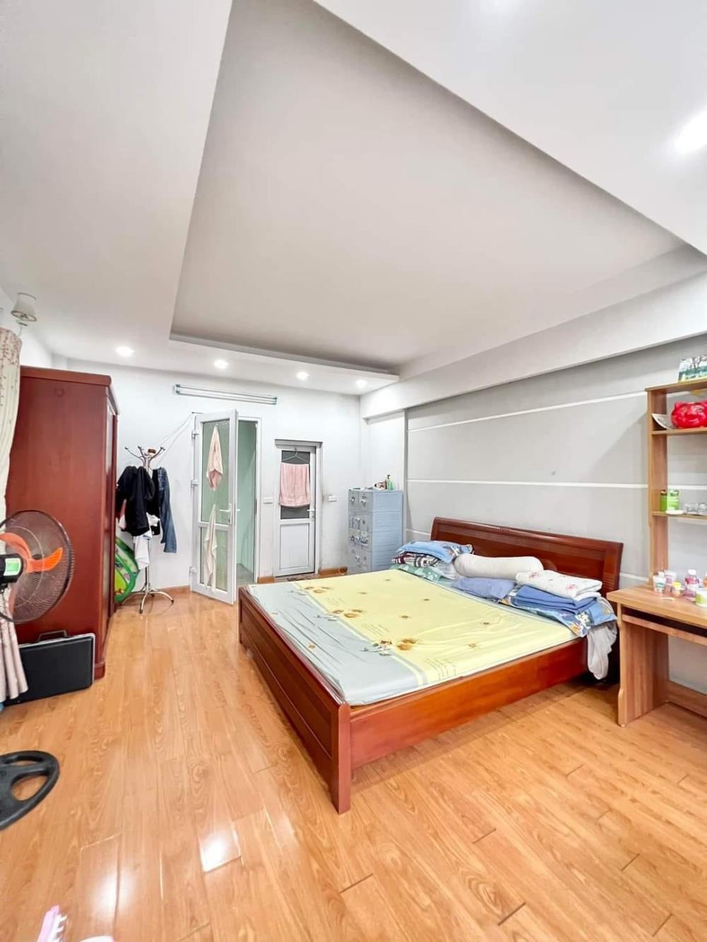 Nhà phố Định Công Hoàng Mai: 42m2, 4 Tầng, Ngõ Nông, Giá 5.45 Tỷ