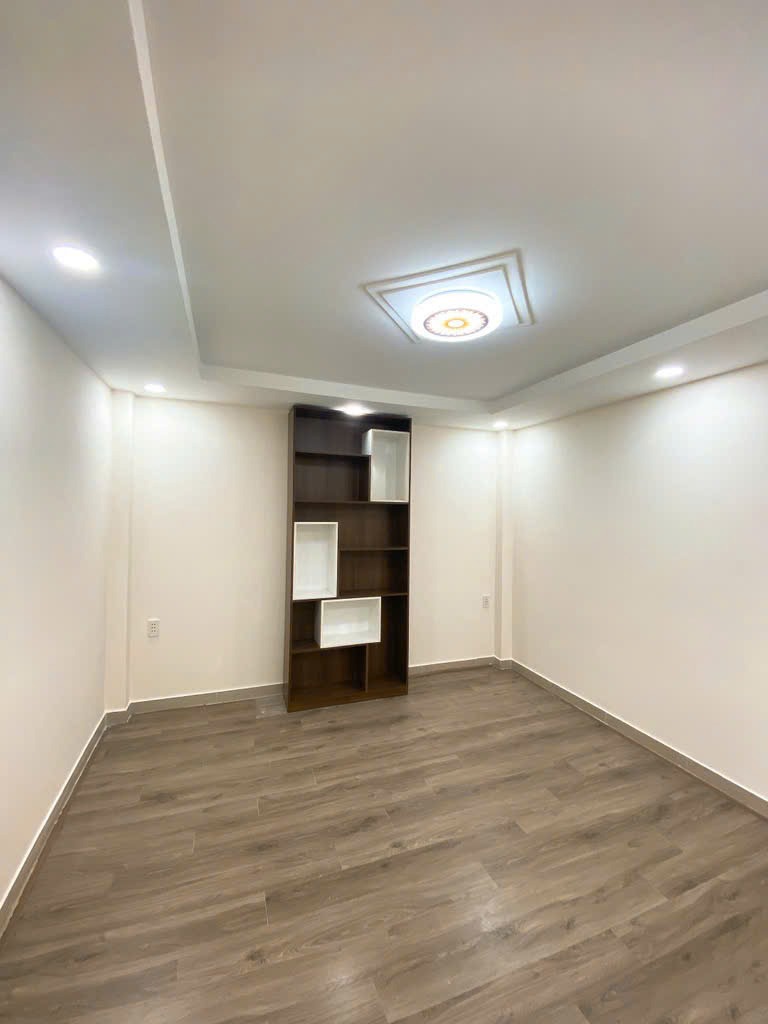 Bán Nhà Hẻm 4x10.3m, 5 Lầu, Quận 8 - Giá 6.9 Tỷ