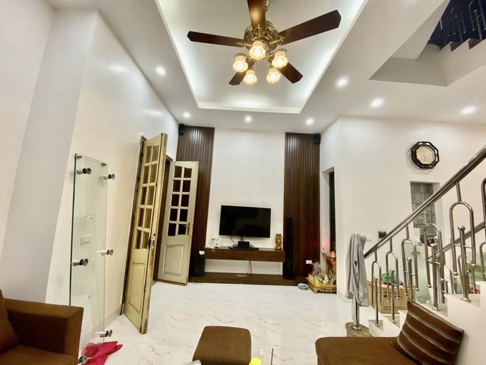 Nhà Đại Từ 42m2, 5 Tầng, Ngõ Rộng, Giá 5.35 Tỷ - Vị Trí Đắc Địa