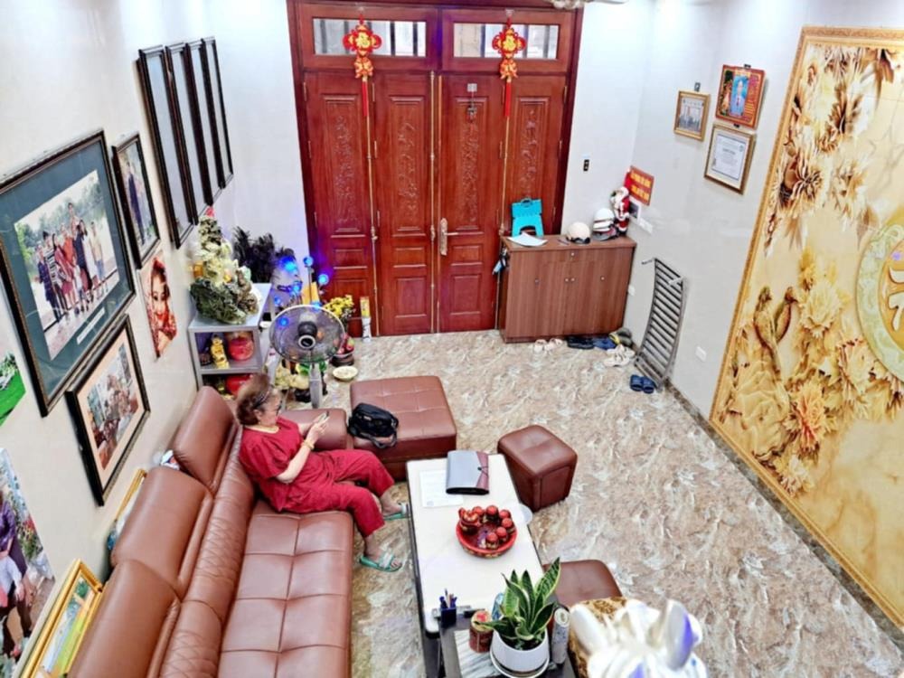 Bán nhà phố Đội Cấn - 5 tầng, gần Hồ Tây - Giá Tốt