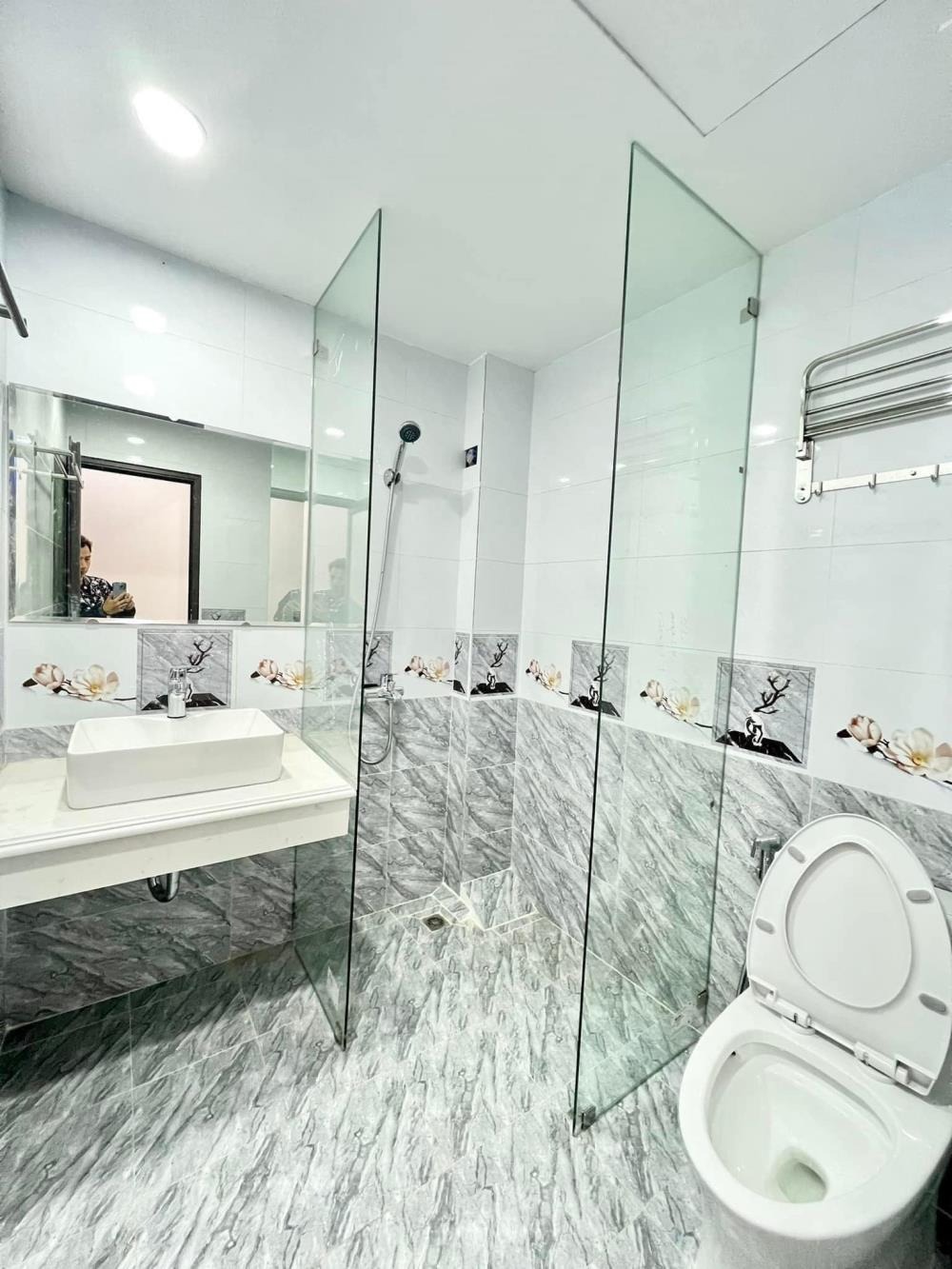 Nhà Kim Giang 42m2 x 5T, Mặt Tiền 4m, 5.8 Tỷ - Vị Trí Đắc Địa