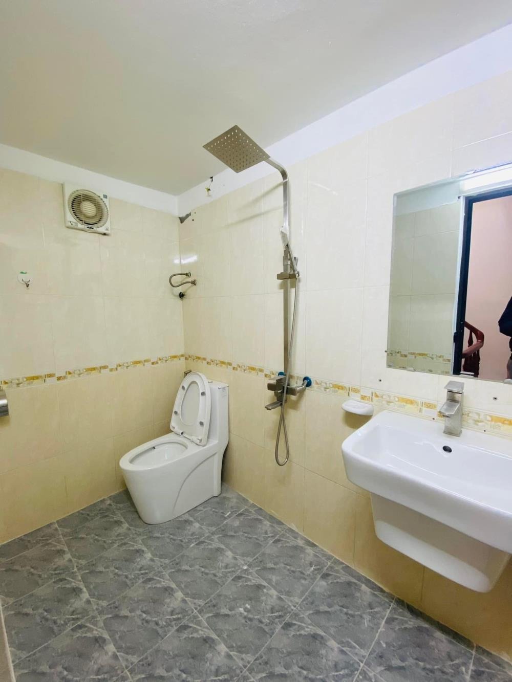 Nhà Nguyễn Hữu Thọ, ĐT Nhà 43m2, MT 3.5m, 4 Tầng, Giá 5.66 Tỷ