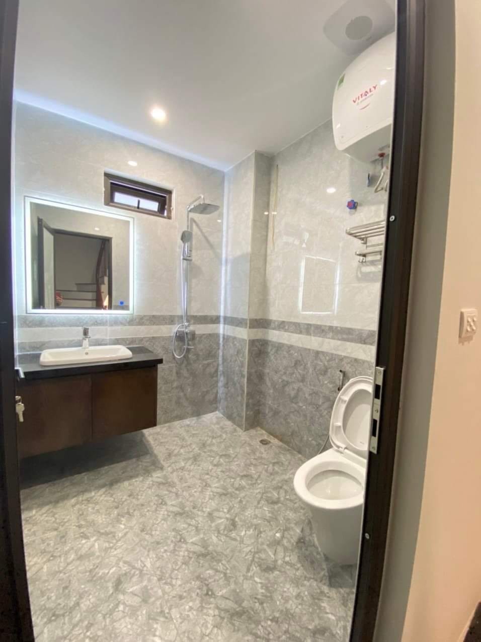 Bán Nhà Kim Giang Hoàng Mai 45m² 5 Tầng Mặt Tiền Giá Tốt - Vị Trí Đắc Địa