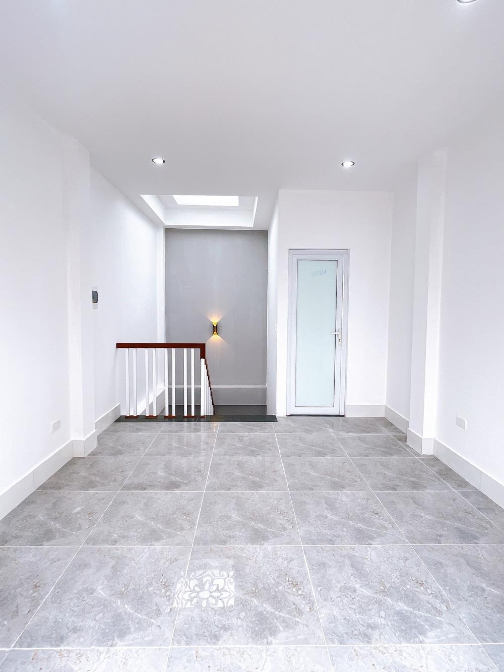 Bán Gấp Nhà Đẹp Linh Đàm 40m2, 5 Tầng, Giá 5.8 Tỷ - Ô Tô Đỗ Cổng