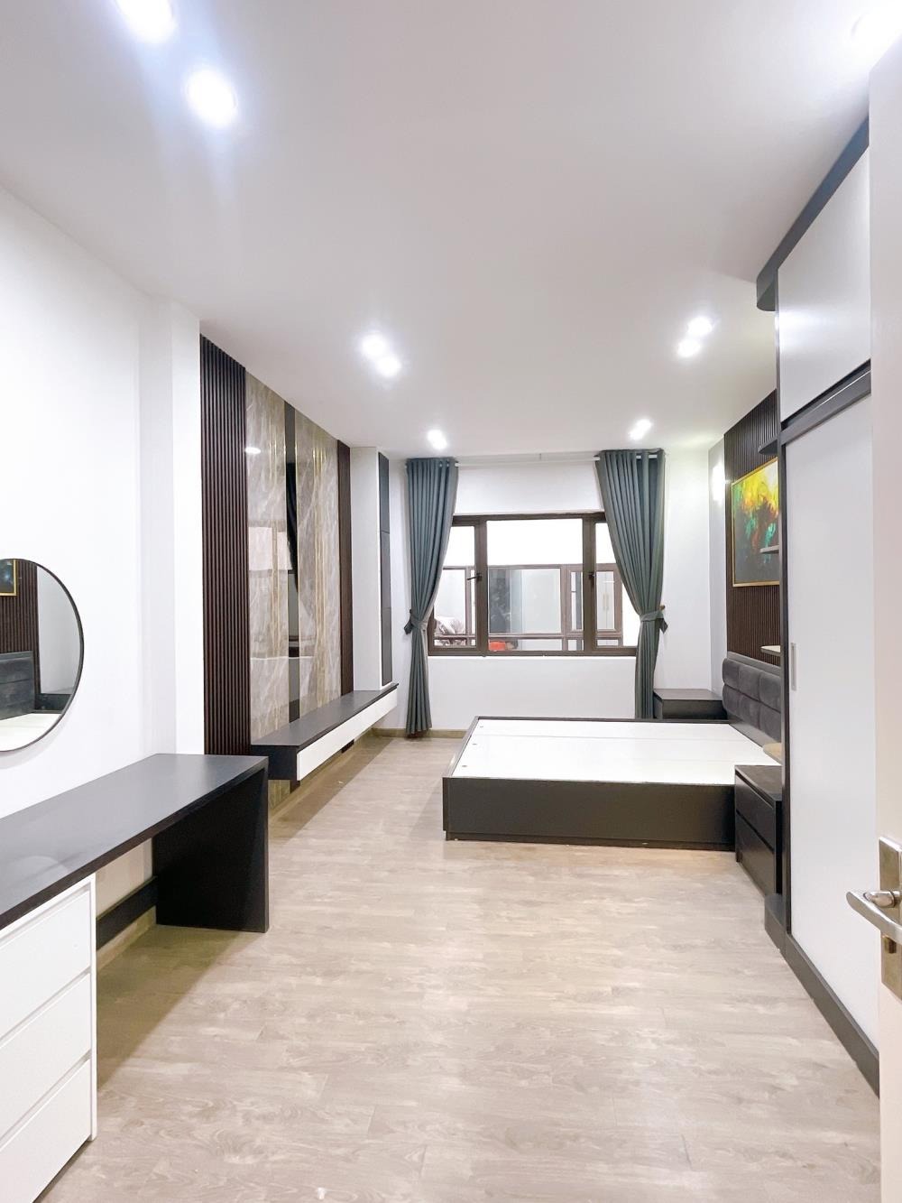 Bán Gấp Nhà Đẹp Linh Đàm 40m2, 5 Tầng, Giá 5.8 Tỷ - Ô Tô Đỗ Cổng