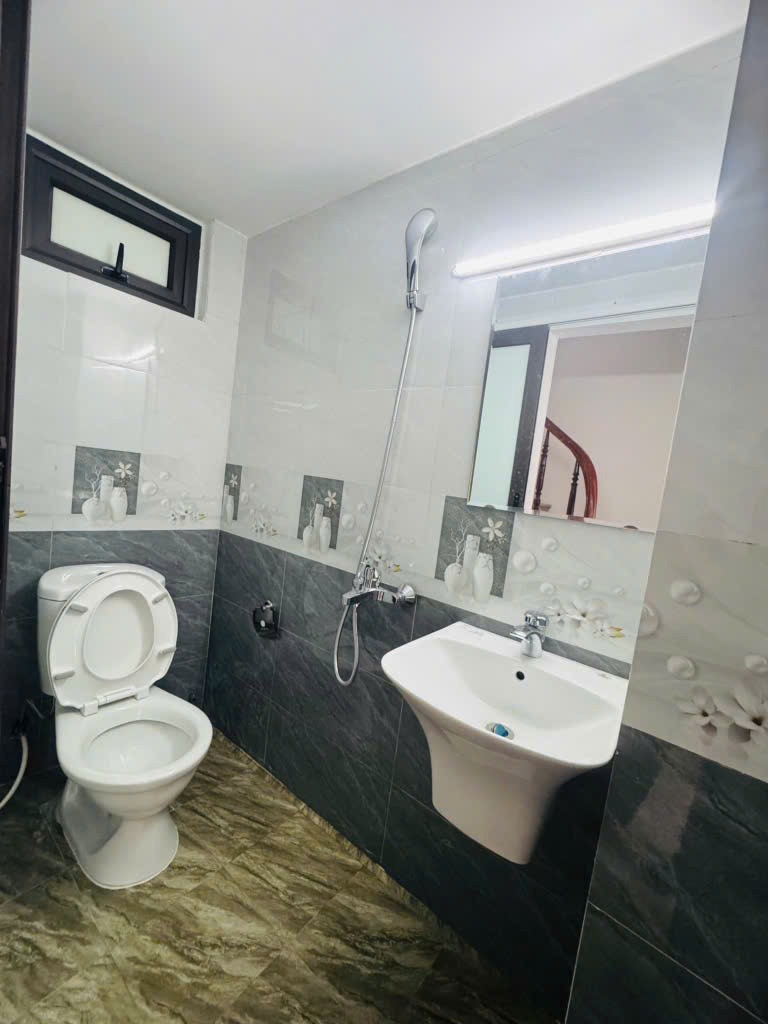 Bán nhà trung tâm Hoàng Mai, 36m2, 5 tầng, ô tô đỗ cửa, giá 8.35 tỷ