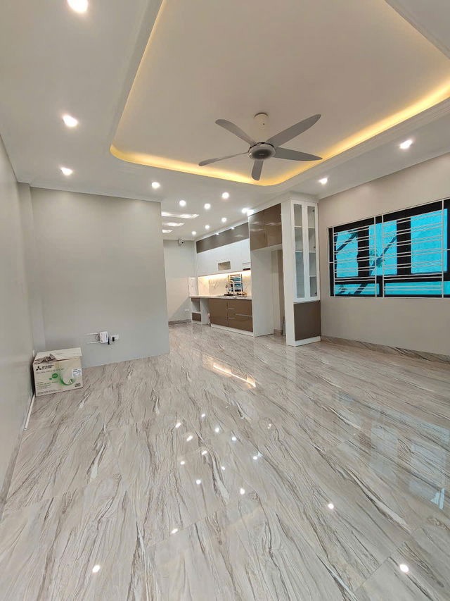 Bán nhà trung tâm quận Long Biên - 43m2 - Kinh Doanh Sầm Uất - Full Tiện Ích