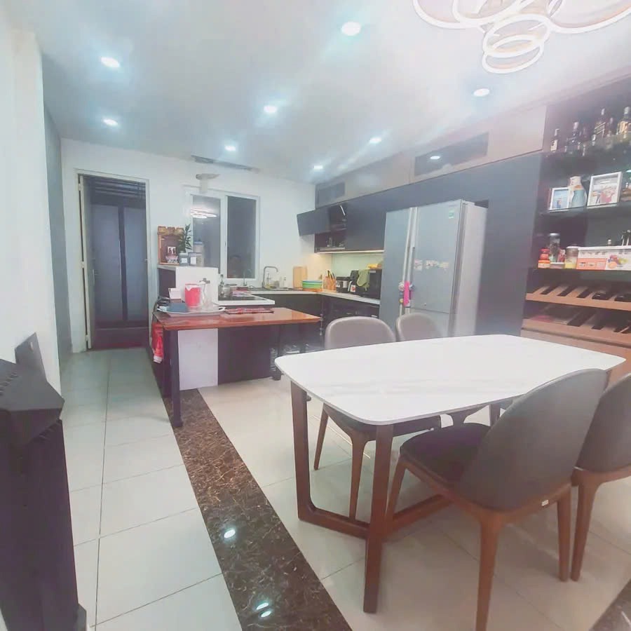 Nhà 4 Tầng, Có Thang Máy, Phan Huy Ích - Giá 7.8 Tỷ - Vị Trí Đắc Địa