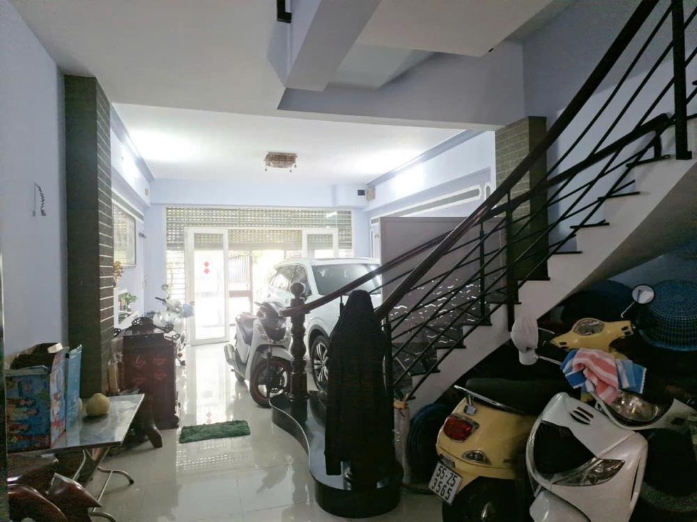 Nhà phố Quận 7 - 110m2 - 3PN - Giá 15.5 tỷ - Vị trí đắc địa