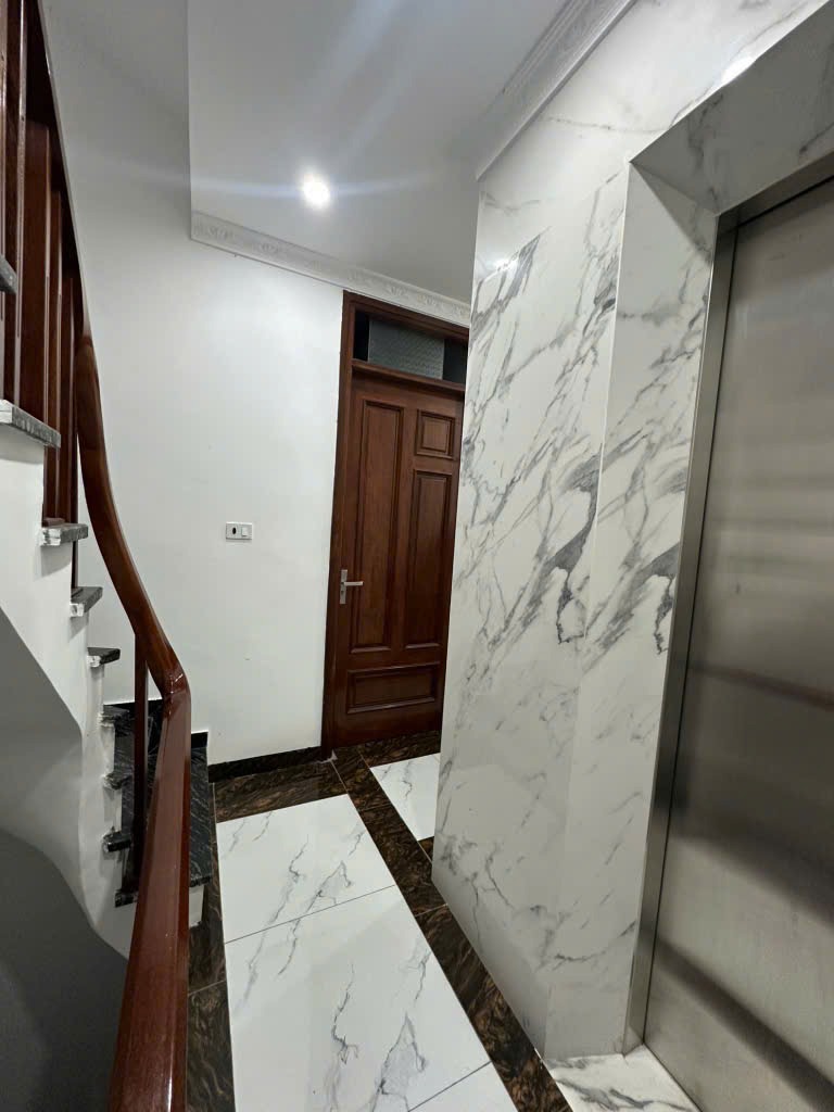 Bán Gấp Nhà 7 Tầng Thang Máy Hoàng Mai, Giá Tốt, Ô Tô Vào Nhà
