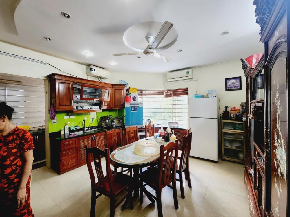 Bán nhà liền kề Văn Phú - Hà Đông: 90m², 5 tầng, Hoàn thiện, Giá 21.8 tỷ