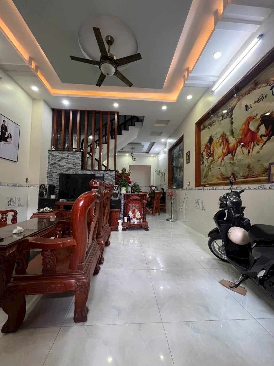 Bán Nhà Tân Hiệp Hóc Môn 1 Trệt 2 Lầu Mặt Tiền, 90m2, SHR