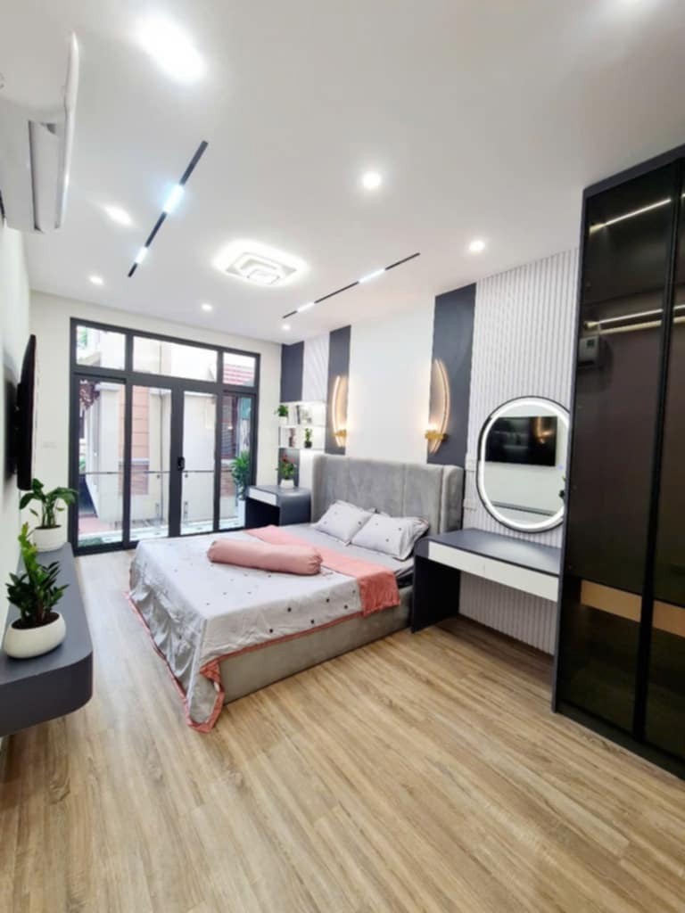 Bán nhà phố Đội Cấn - 4 Tầng - Full Nội Thất - Giá Tốt