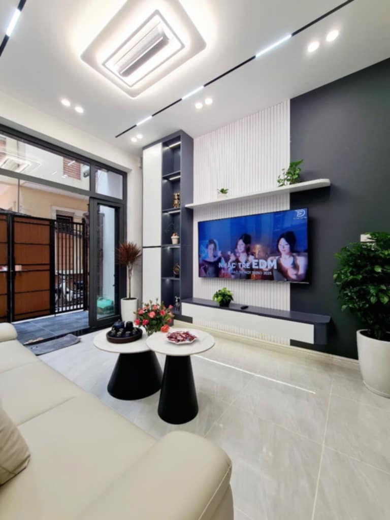 Bán nhà phố Đội Cấn - 4 Tầng - Full Nội Thất - Giá Tốt