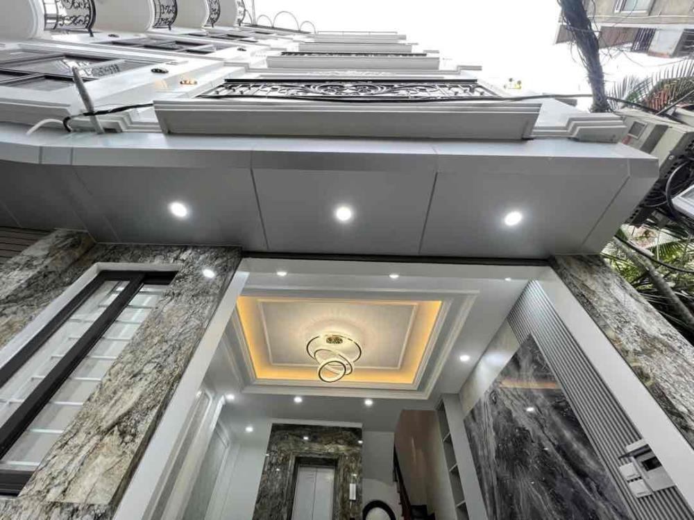 Nhà Mới Khương Đình - Có Thang Máy, 70m Ra Phố - Giá 8 Tỷ