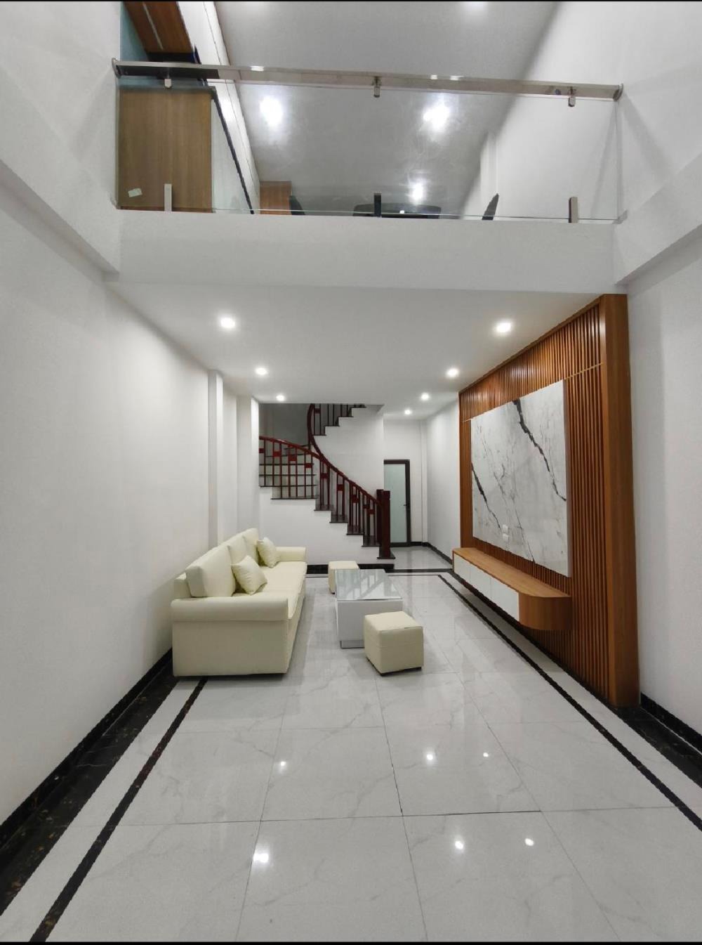 Nhà phố Long Biên 6.1 tỷ - 31m², 6 tầng, Mặt tiền 3.5m - Thiết Kế Hiện Đại