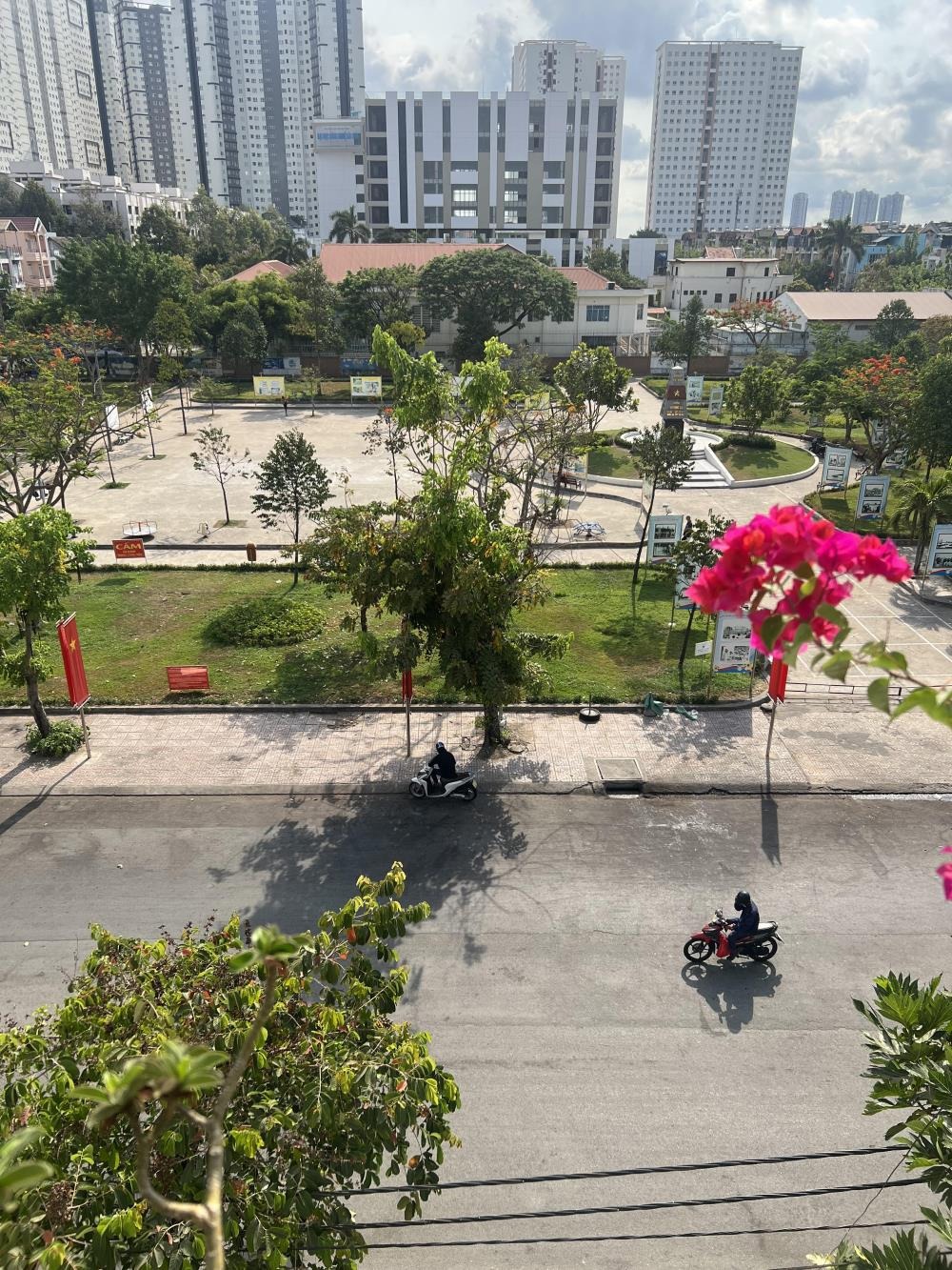 Cho Thuê Nhà Mặt Tiền Võ Liêm Sơn, Quận 8 - View Công Viên, Gần Aeon