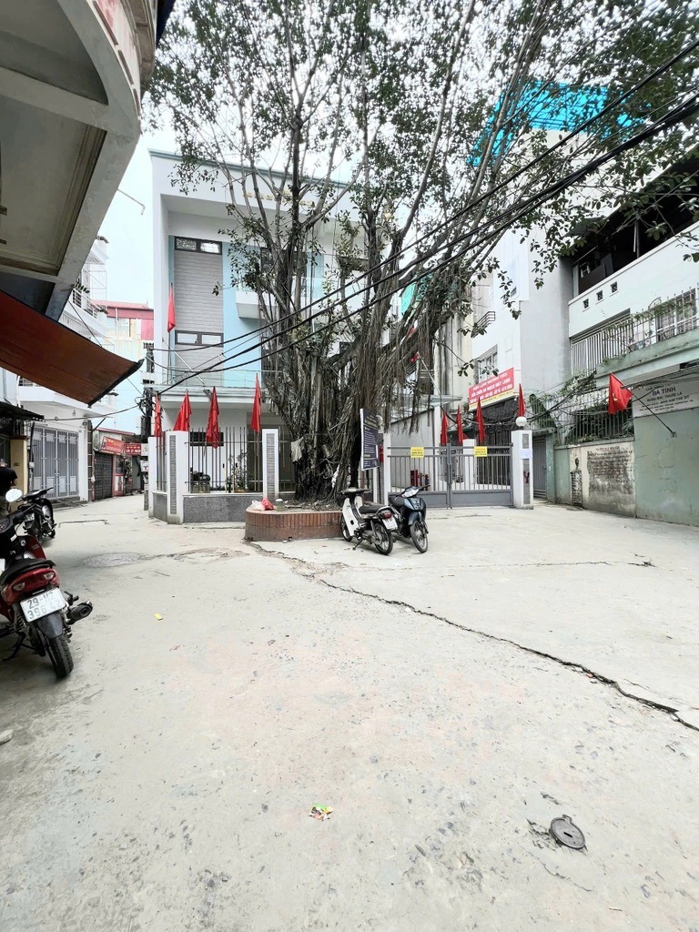 Bán Nhà Tập Thể Tầng 1 Tân Mai: 2 Tầng Như Nhà Đất, Ô Tô Đỗ Cửa, Giá 4.28 Tỷ