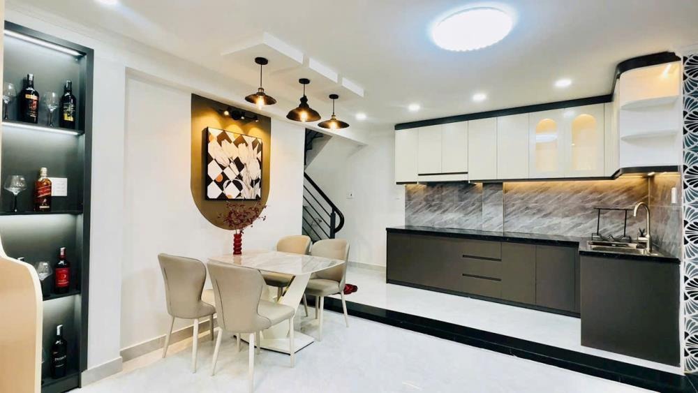 Bán Nhà 3 Tầng, HXH, Hoàng Hoa Thám, 7.38 Tỷ - Vị Trí Đắc Địa