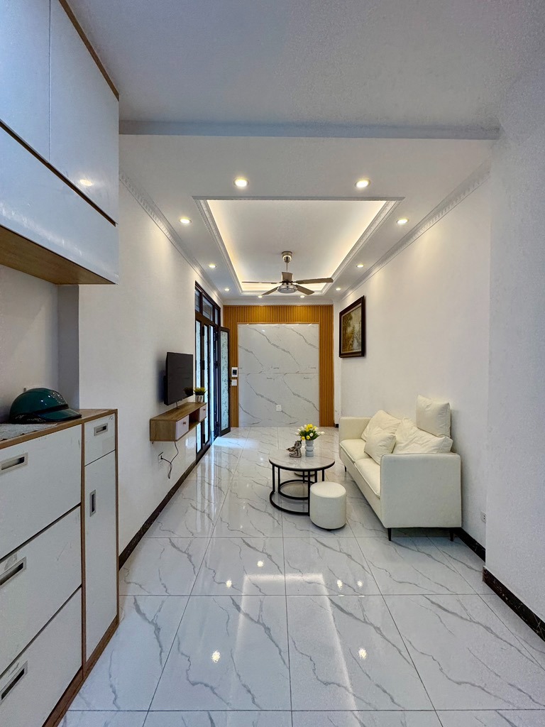 Bán nhà ngõ Hòa Bình 4, Hai Bà Trưng - 5 Tầng, Full Nội Thất, Ô Tô Đỗ Cửa