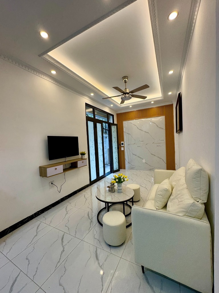 Bán nhà ngõ Hòa Bình 4, Hai Bà Trưng - 5 Tầng, Full Nội Thất, Ô Tô Đỗ Cửa