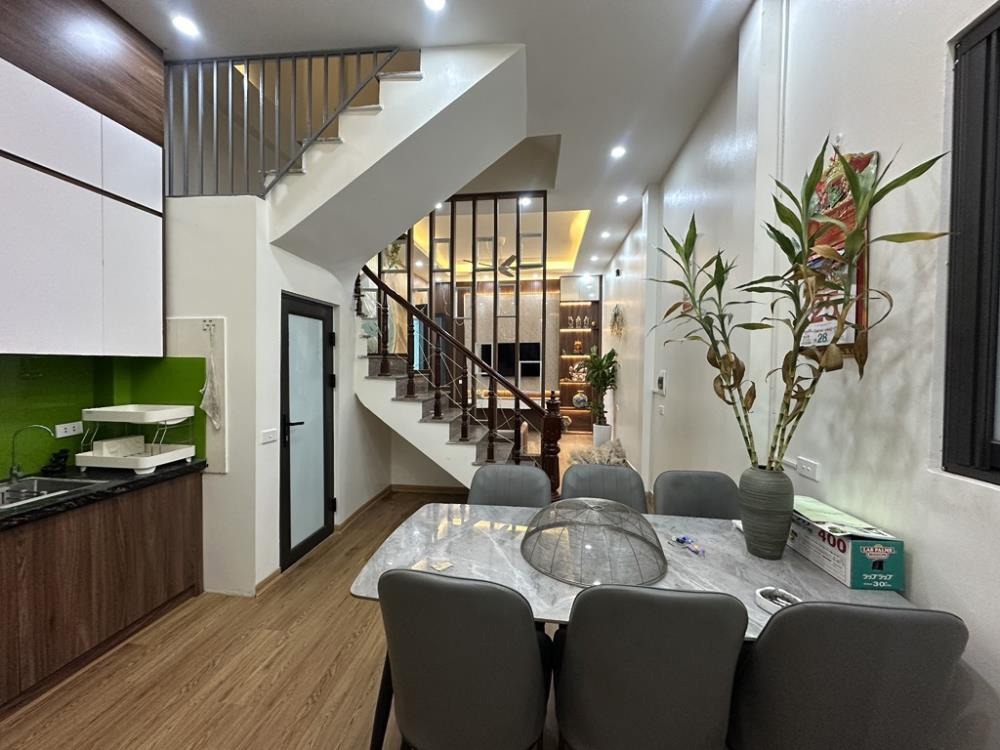 Bán nhà ngõ 140 Đông Thiên, Vĩnh Hưng: 42m² x 4 Tầng, Full Nội Thất, Giá 6.3 tỷ